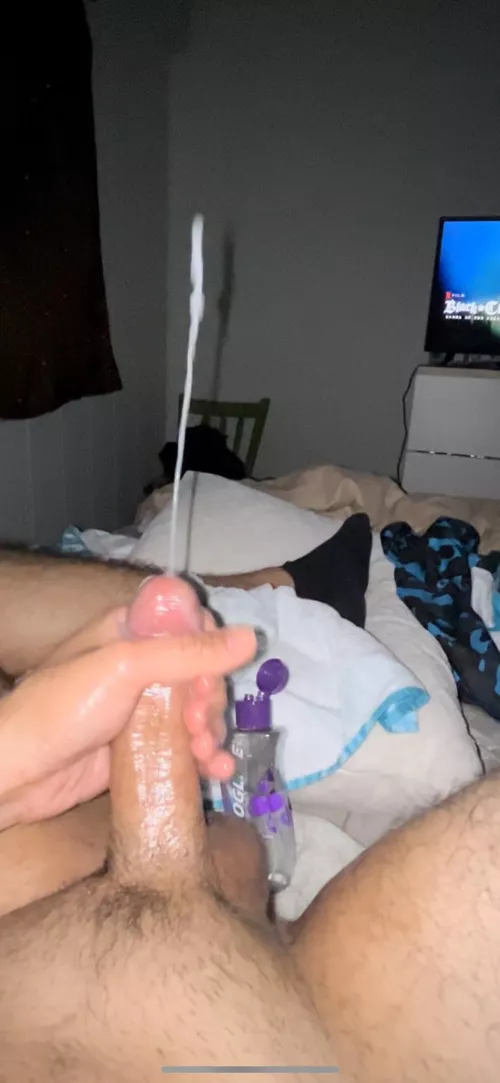 Anyone ever seen a cumshot shadow puppet? (Hint: look at the back wall ) ;) by ZionExpress