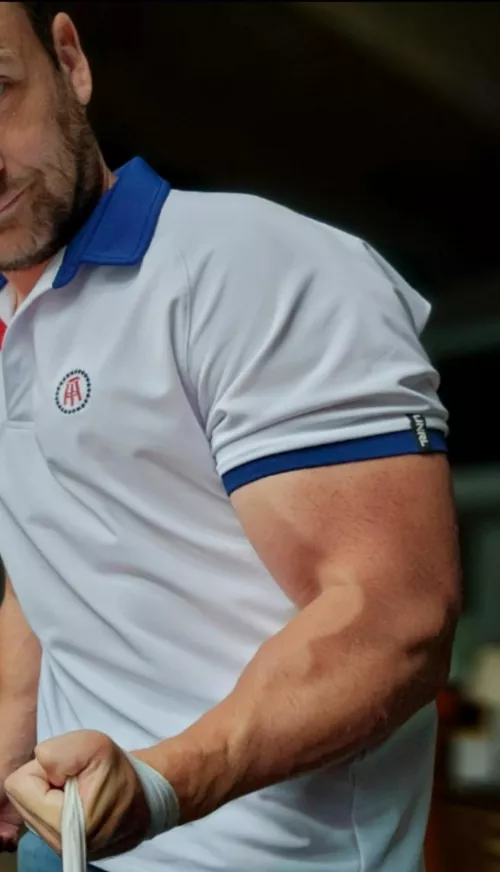 Barstool Sport sponsored Pronator workout... 😉 by pauliechips