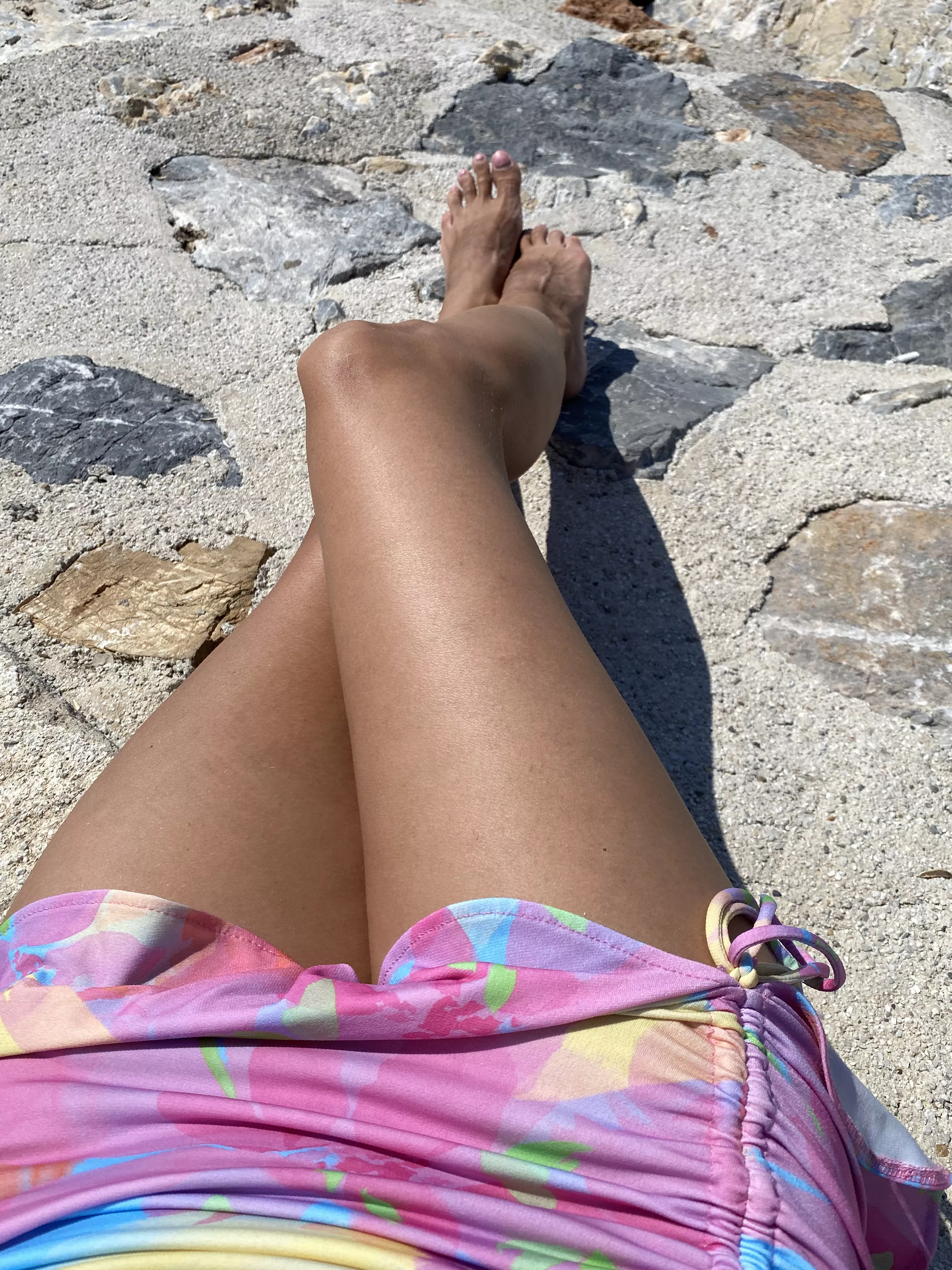 Crossing my legs, uncrossing your inhibitions. posted by AbackFreckle97