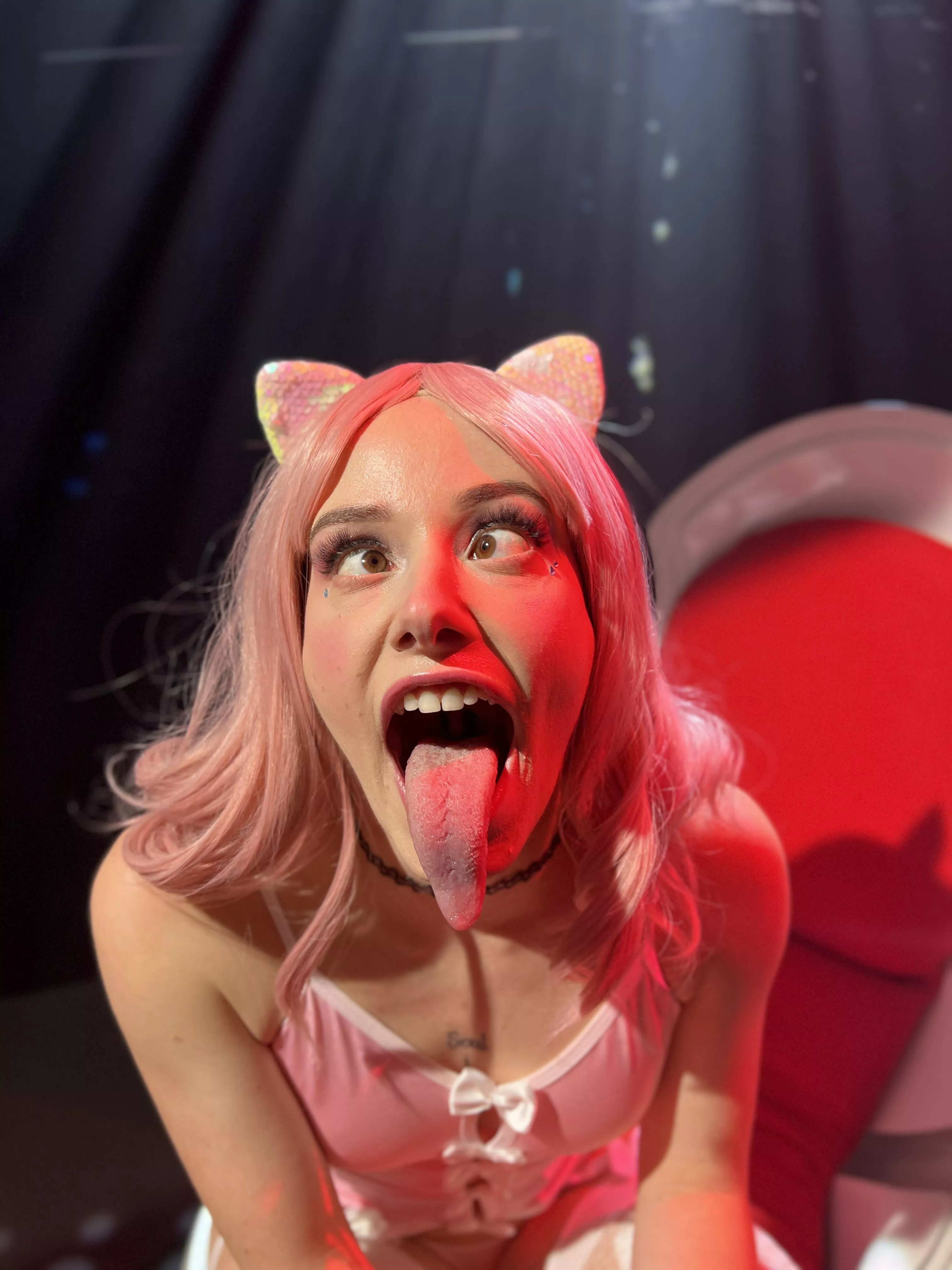 Do you like my long tongue? 👅 posted by snakylola