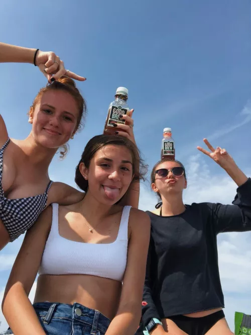 Drawing away attention by phalicpheromones