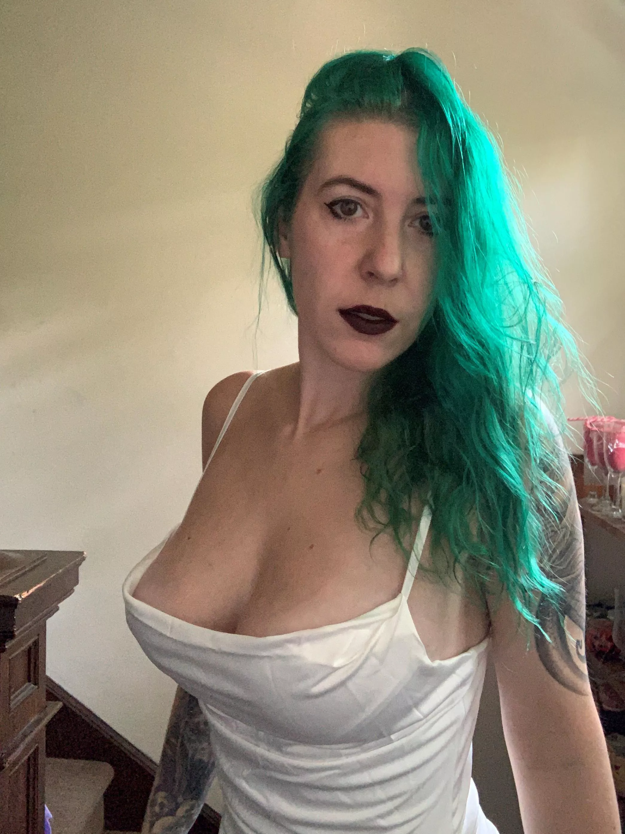 Fancy cleavage posted by sirenskiss3