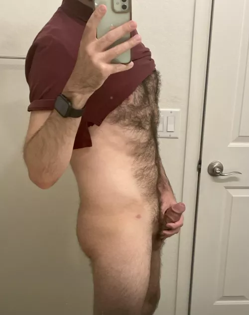 Hairy daddy, ready for a good boy to service me. by Gayyyfun