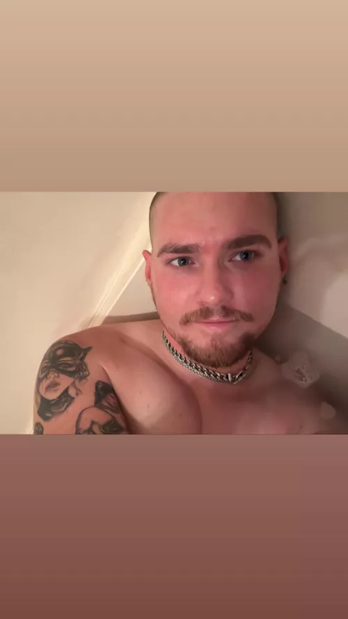 Hi boyfriend ☺️ Hope you had a good day! by aby_ryn