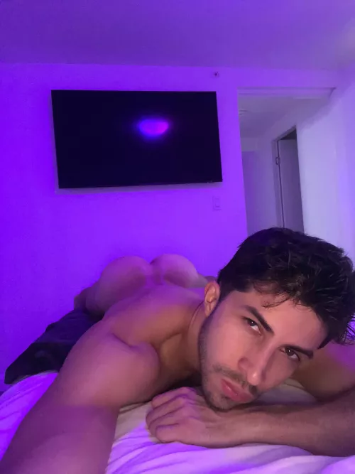 It’s already night and I want my ass licked by joelinblue