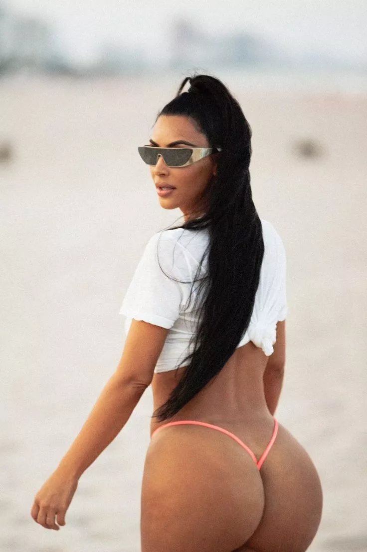 Kim Kardashian Ass 💦 posted by KickoffKing