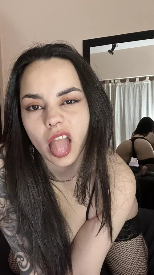 Little Mia (@lilkhaleesi) [onlyfans] by lilkhaleesii