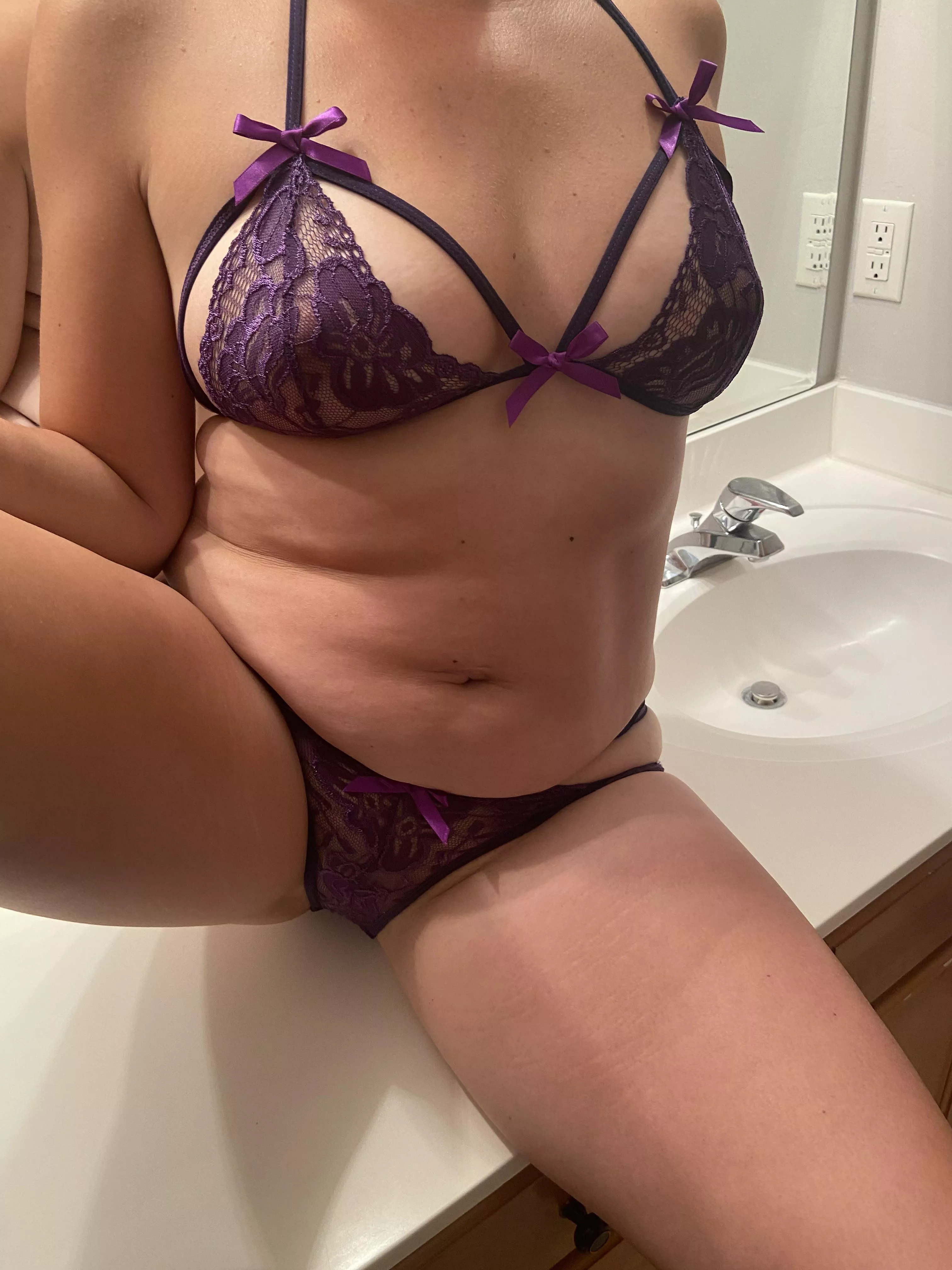 Mom of 4 and married, still have the right curves posted by BelleG1987