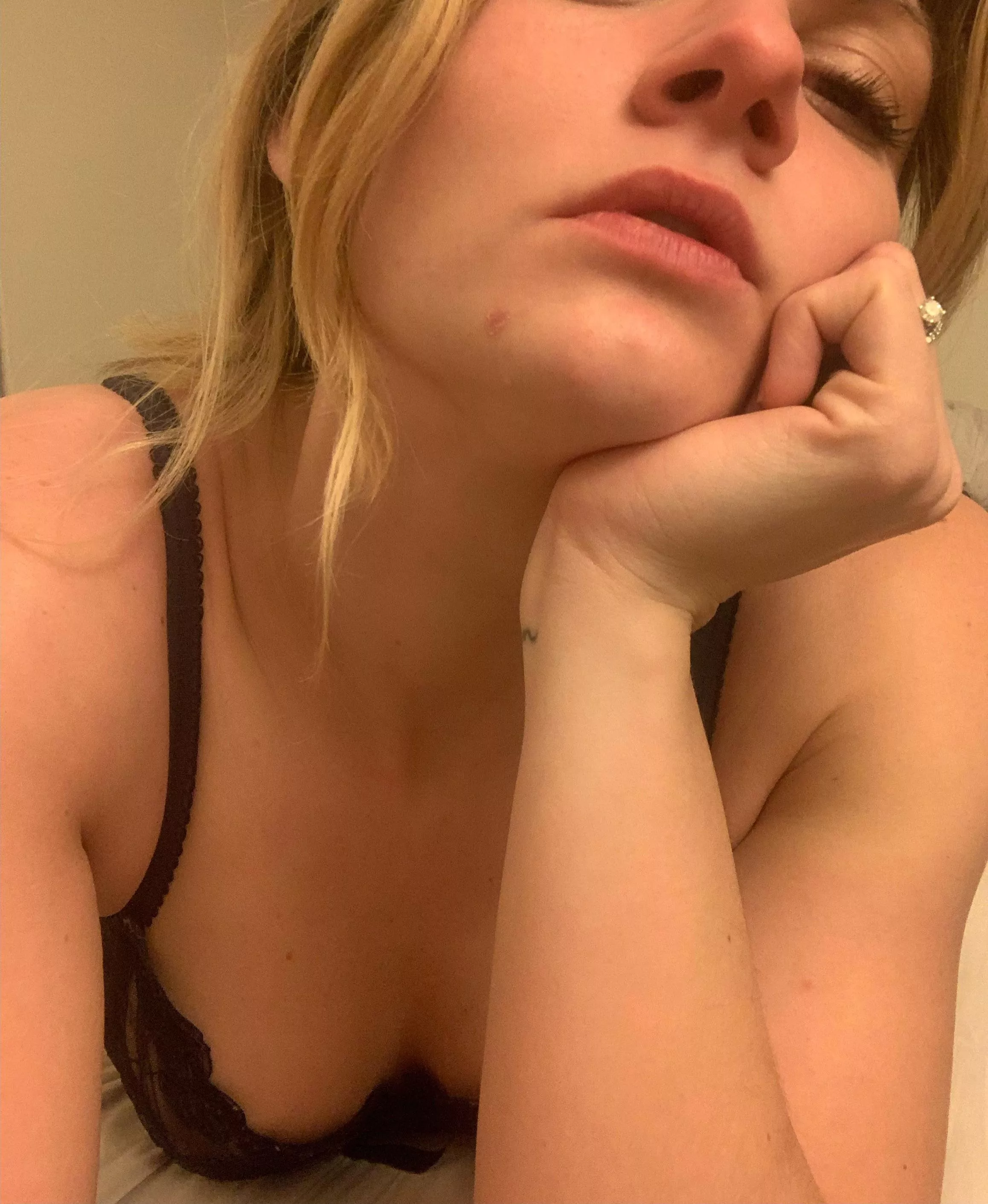 My lips are missing a cock posted by StandardHousewife