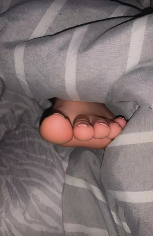Pic of my toes while I was sleeping ;) what would be the first thing u did? by SilkyToez82