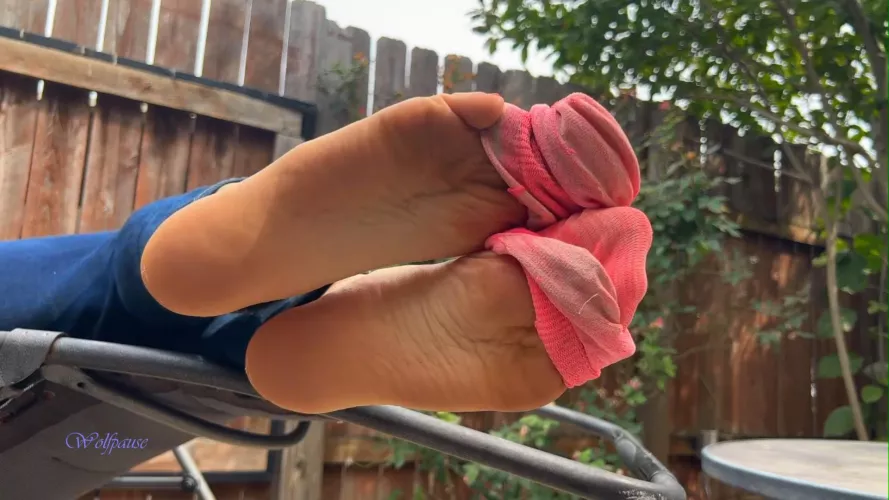 Pinky toe got out by Wolfpause