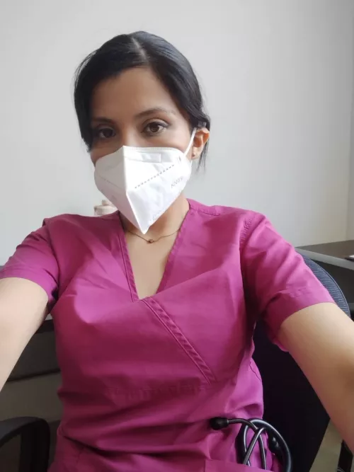 Pretty eyes face and sexy body in purple scrub by cardiobsy