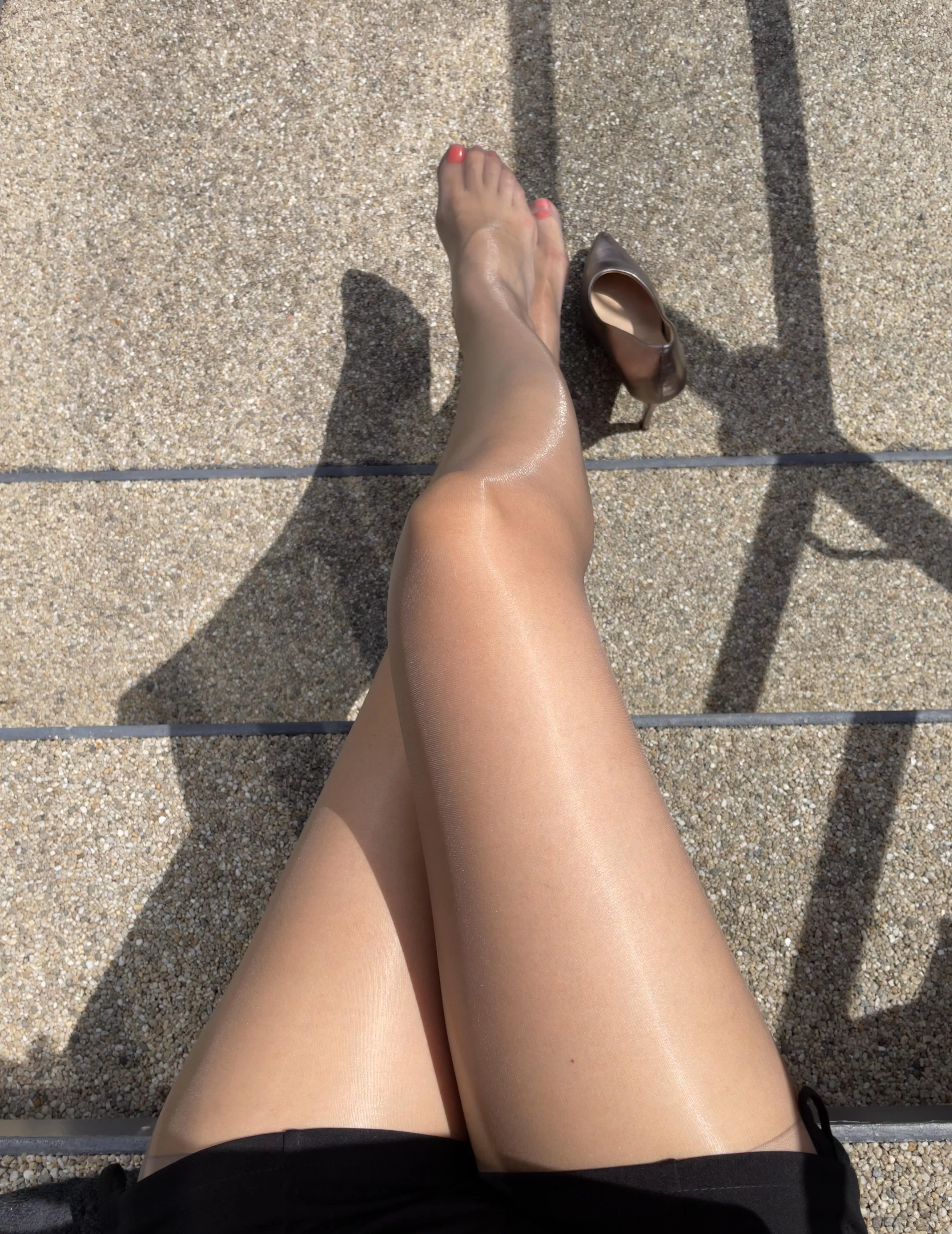 Shiny grey pantyhose today…😉 posted by kathysnylon