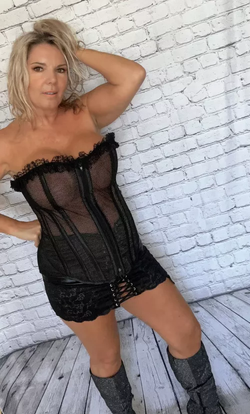 slutty mummy demands your cock is ready!! by Kinkykiwigirlie