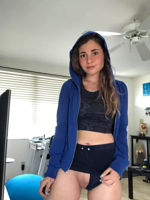 Think you’d notice a 5ft sleepy girl like me at the gym?? by lil-athena