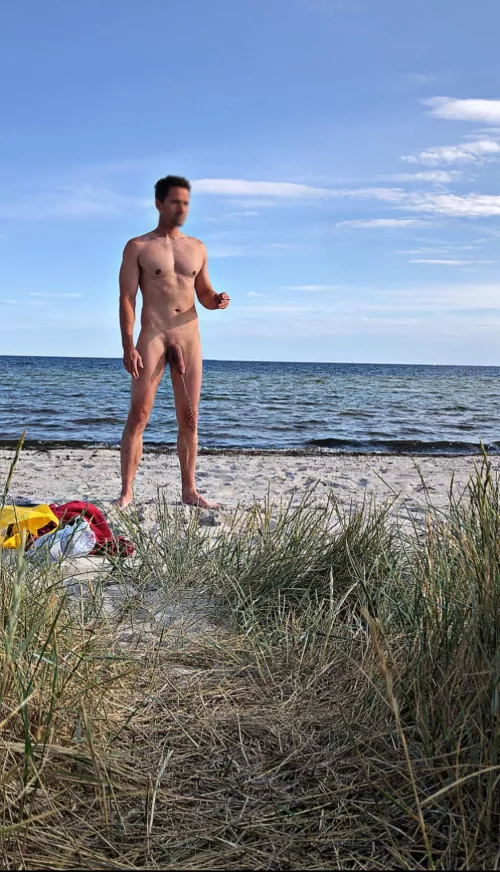 Trying to make eye contact with someone staring by Eventyr88