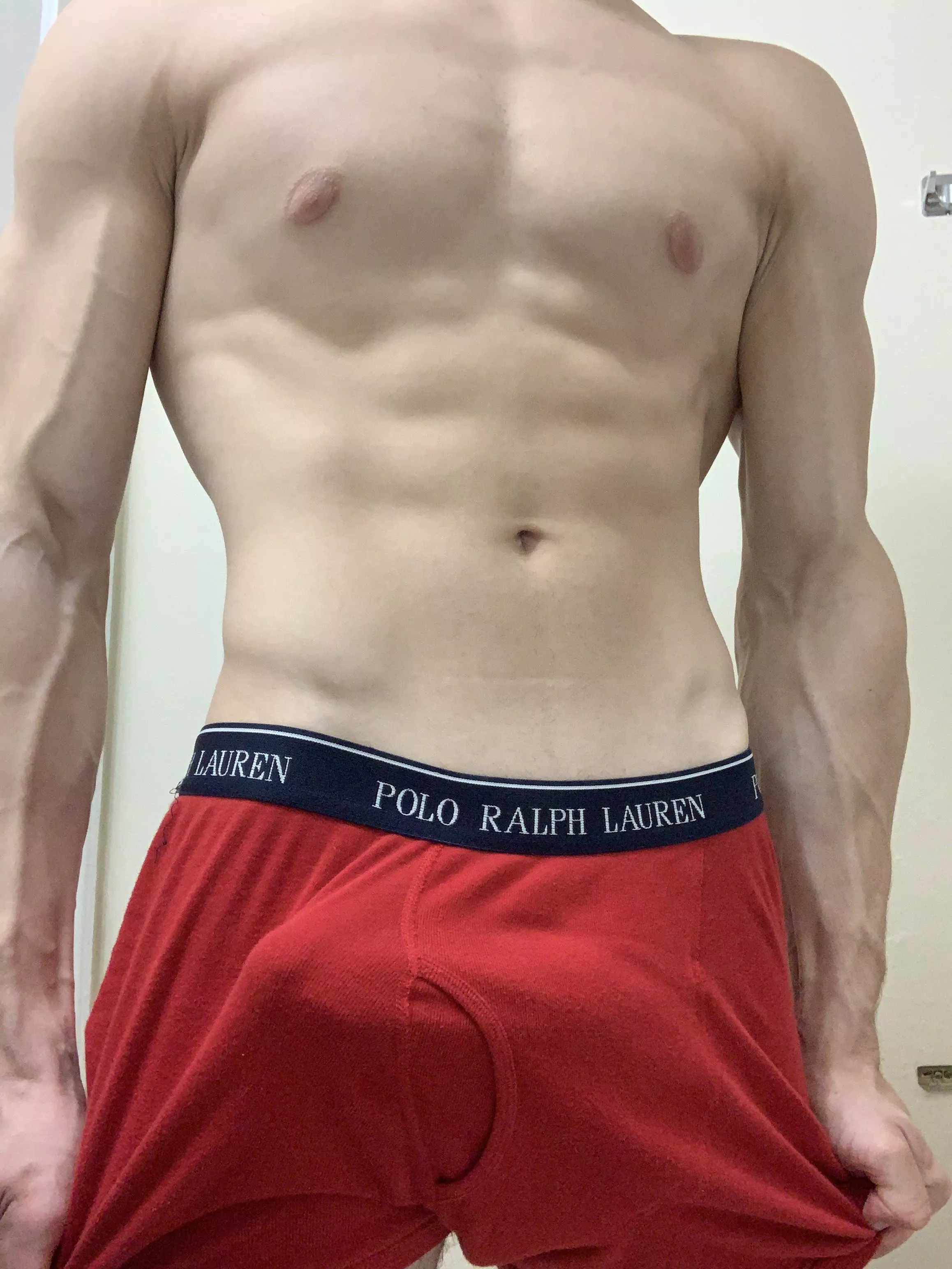 who wants my gym gear 😈 posted by bobbydeitz