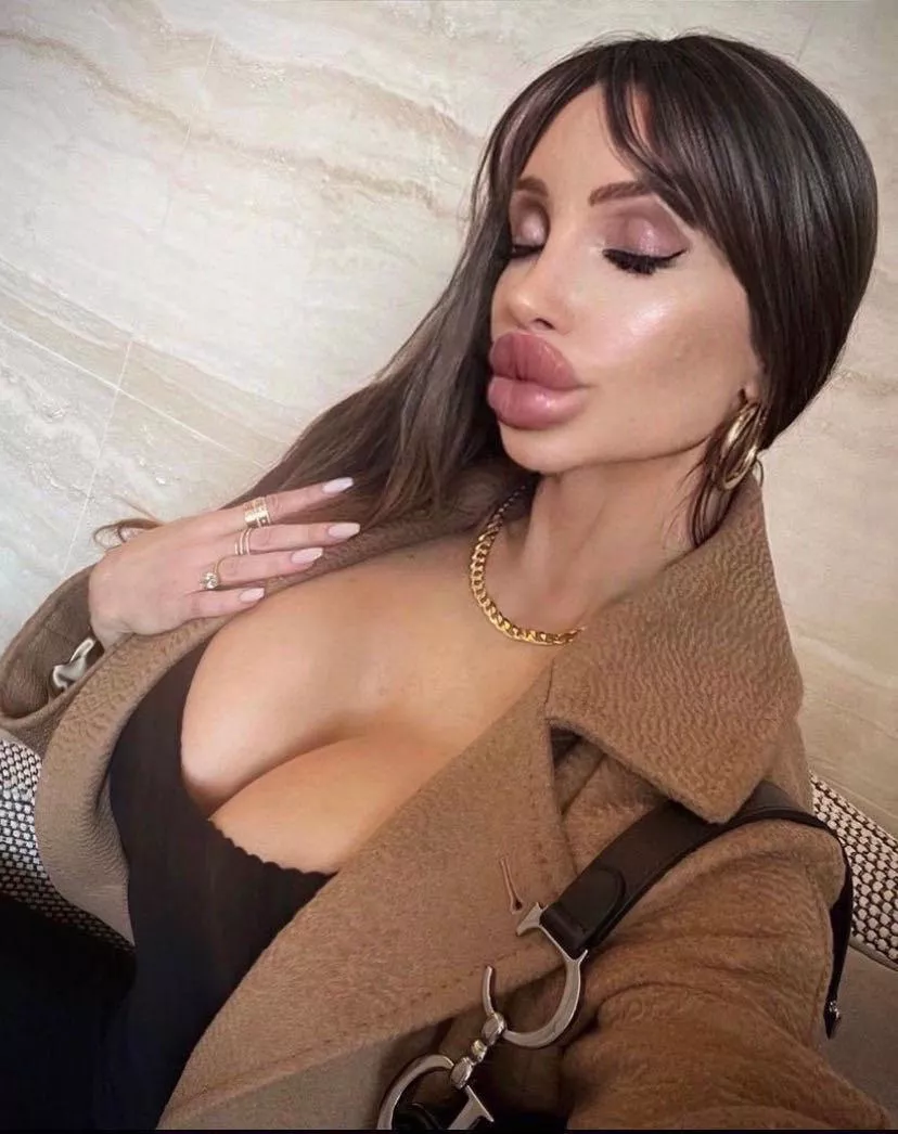 Amanda Elise Lee posted by fruityfootfungus