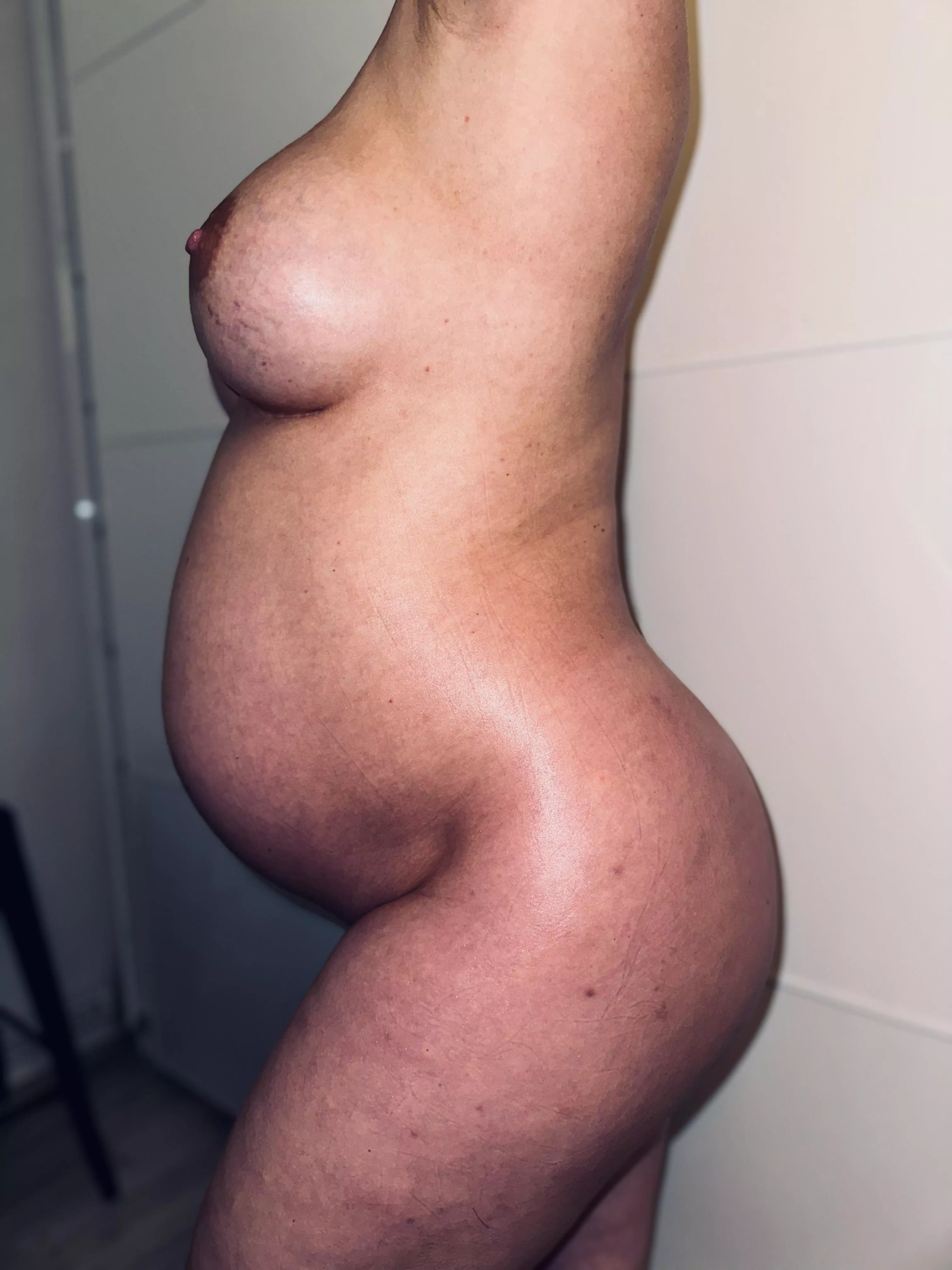 Being pregnant is so sexy 🥵 posted by Lily_Official_