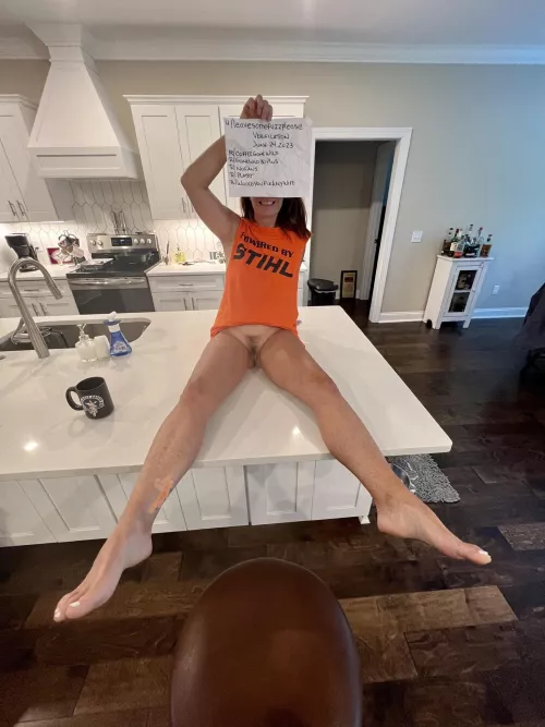 Coffee & Cunilingus Day: Mommy needs a tongue that runs as strong as a STIHL! (F)50 ☕️👅 by leavesomefuzzplease