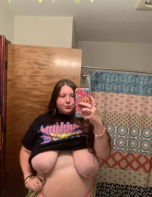 did ur girlfriend send you nudes today or should I? by hadleyduh