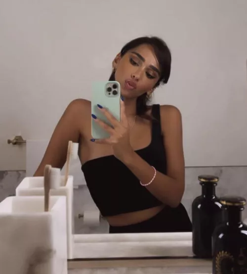 Dm to for a group chat for Arab Hotties .. discord : not.brookemonk by Hot_Independent_3096