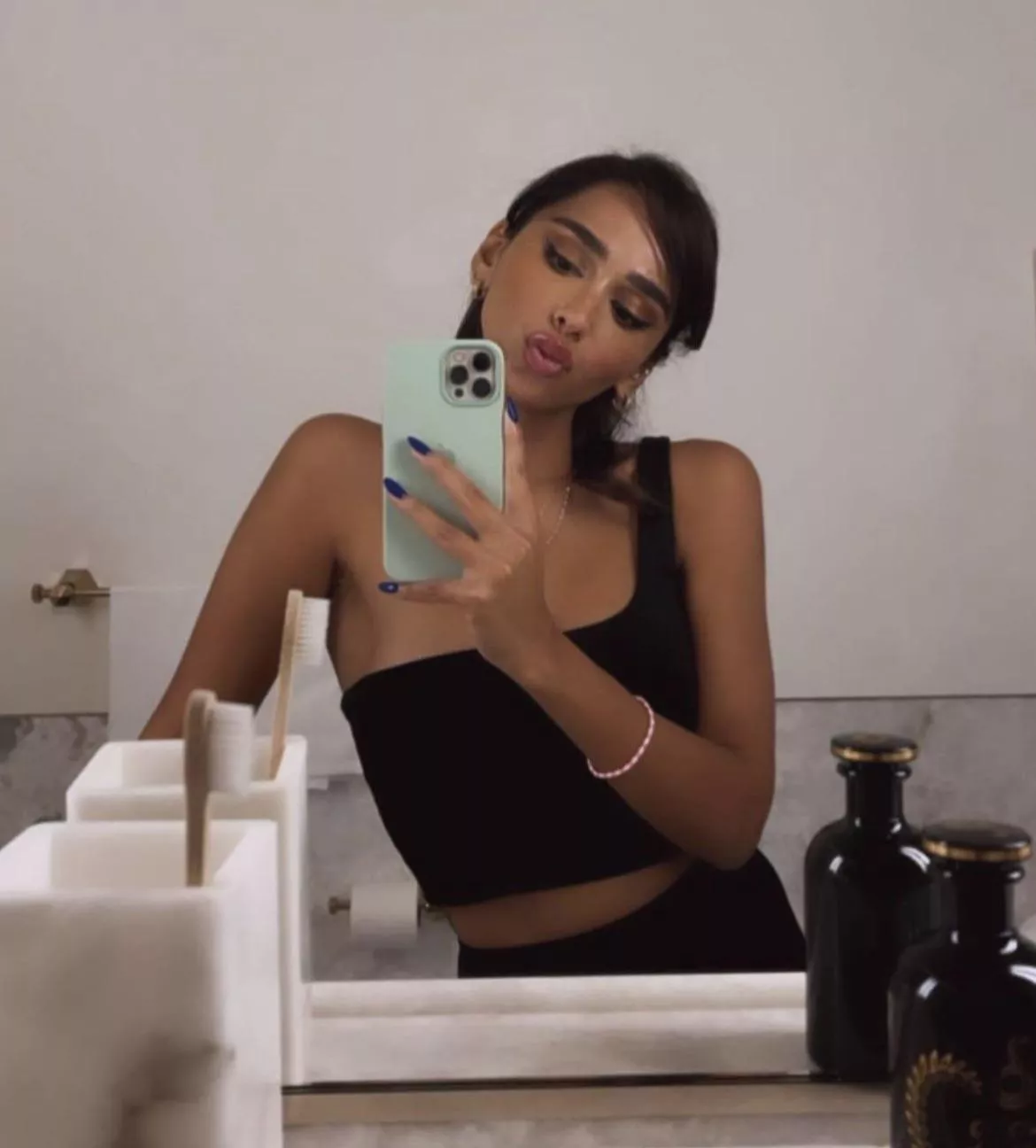 Dm to for a group chat for Arab Hotties .. discord : not.brookemonk posted by Hot_Independent_3096