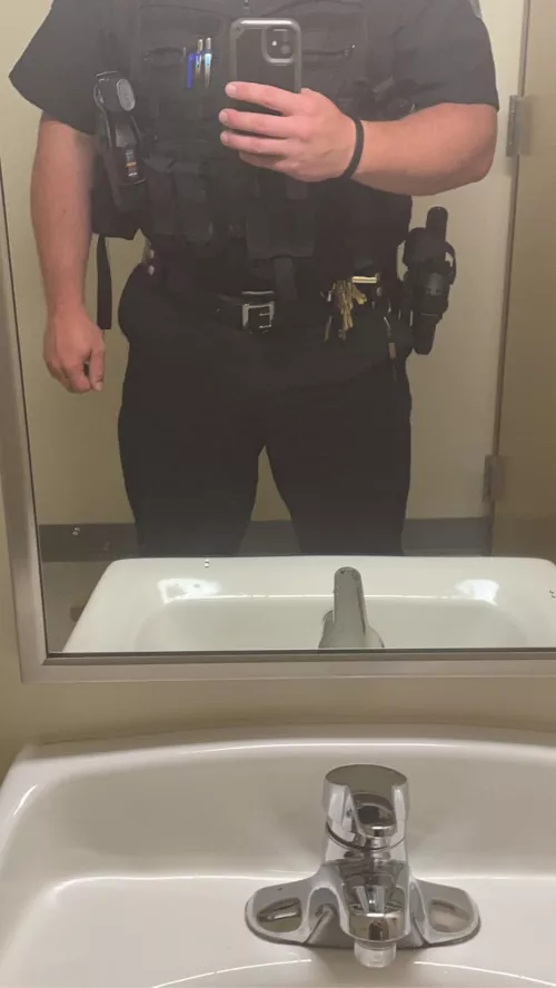 Here for 16 hours, might as well share with you all! I’ll be up all night, feel free to keep your friendly neighborhood LEO company. M4F by gobruins33