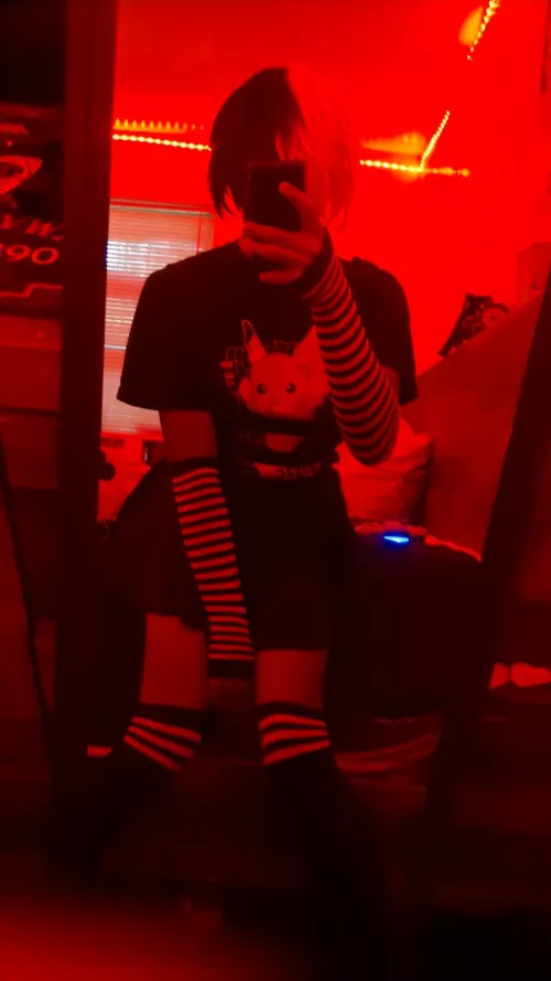 Hi (say it back😖) by 39_deathxeerie