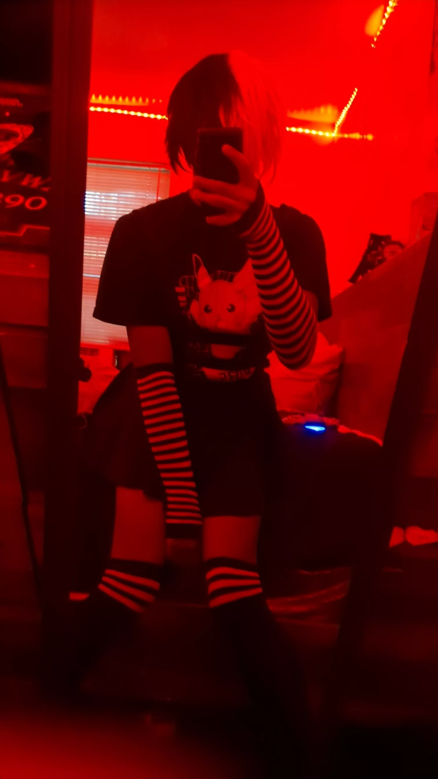 Hi (say it back😖) posted by 39_deathxeerie