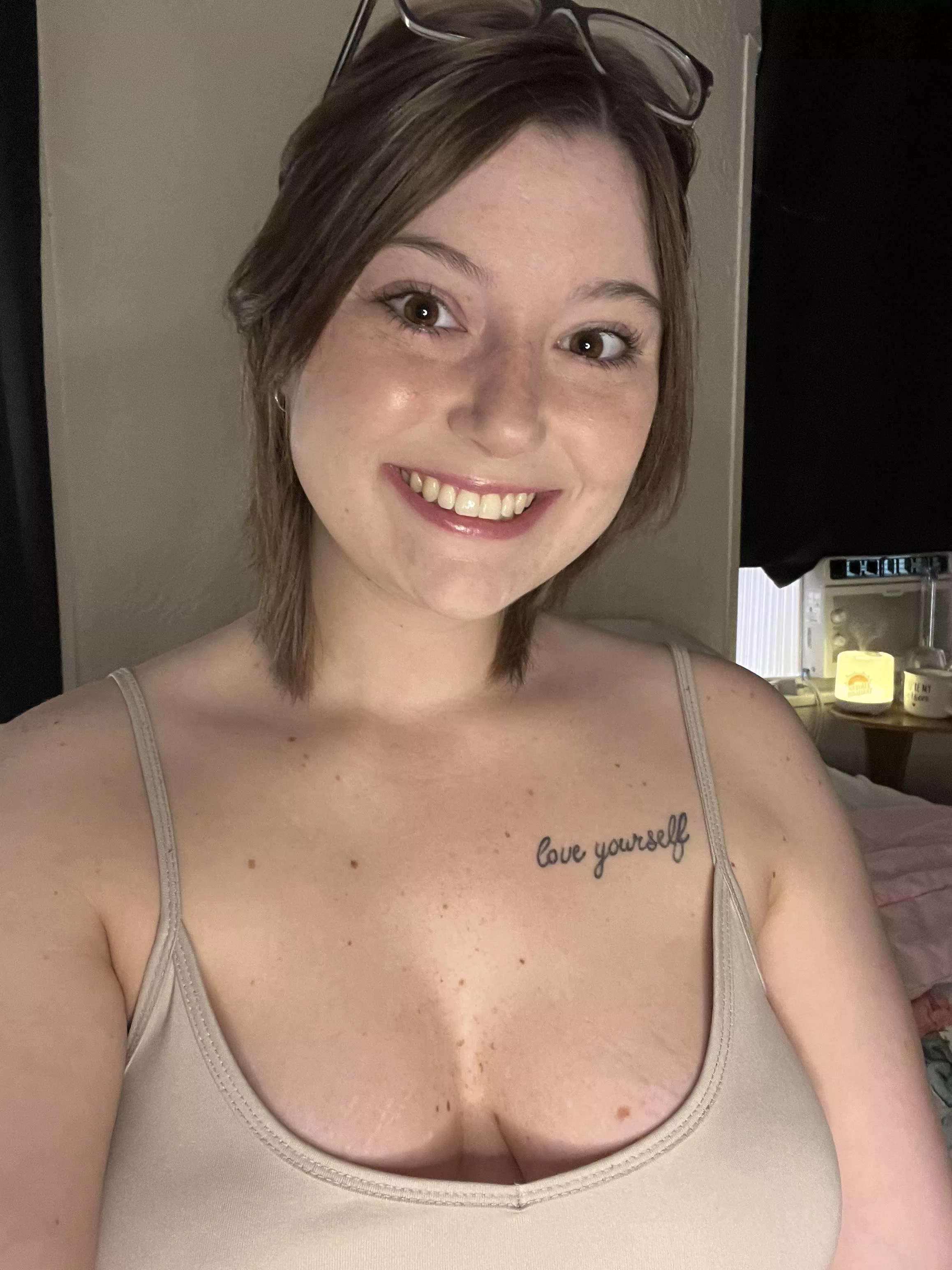 If you love someone who is always smiling & always naked, I’m your girl! posted by Loveforlydiaa