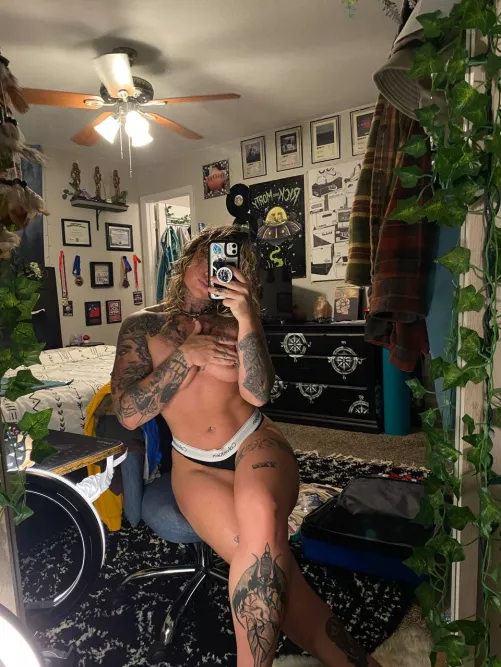 I’m only 22 but I fuck like a cougar that just got divorced by LizAnne1995