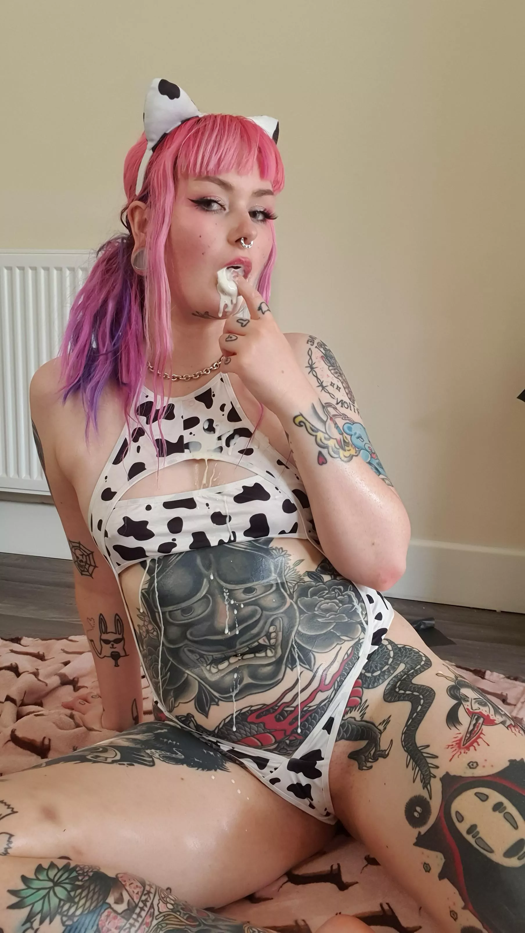 My milkshake brings all the boys to the yard 🐄 posted by lotsoflovemimi