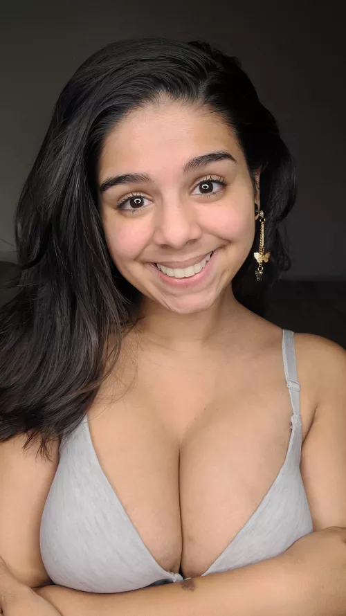 No makeup Selfie 😏 by SwimDowntown2236