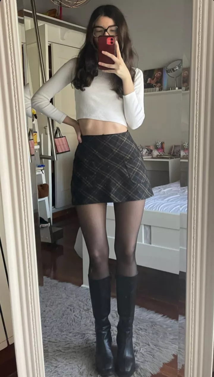 skirt (IUTR) posted by PhoebeGooner