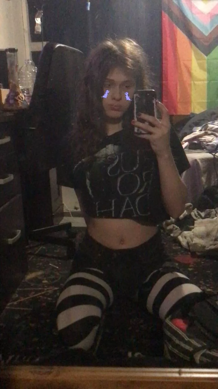 any skyrim enjoyers :3? posted by imfreshbaker