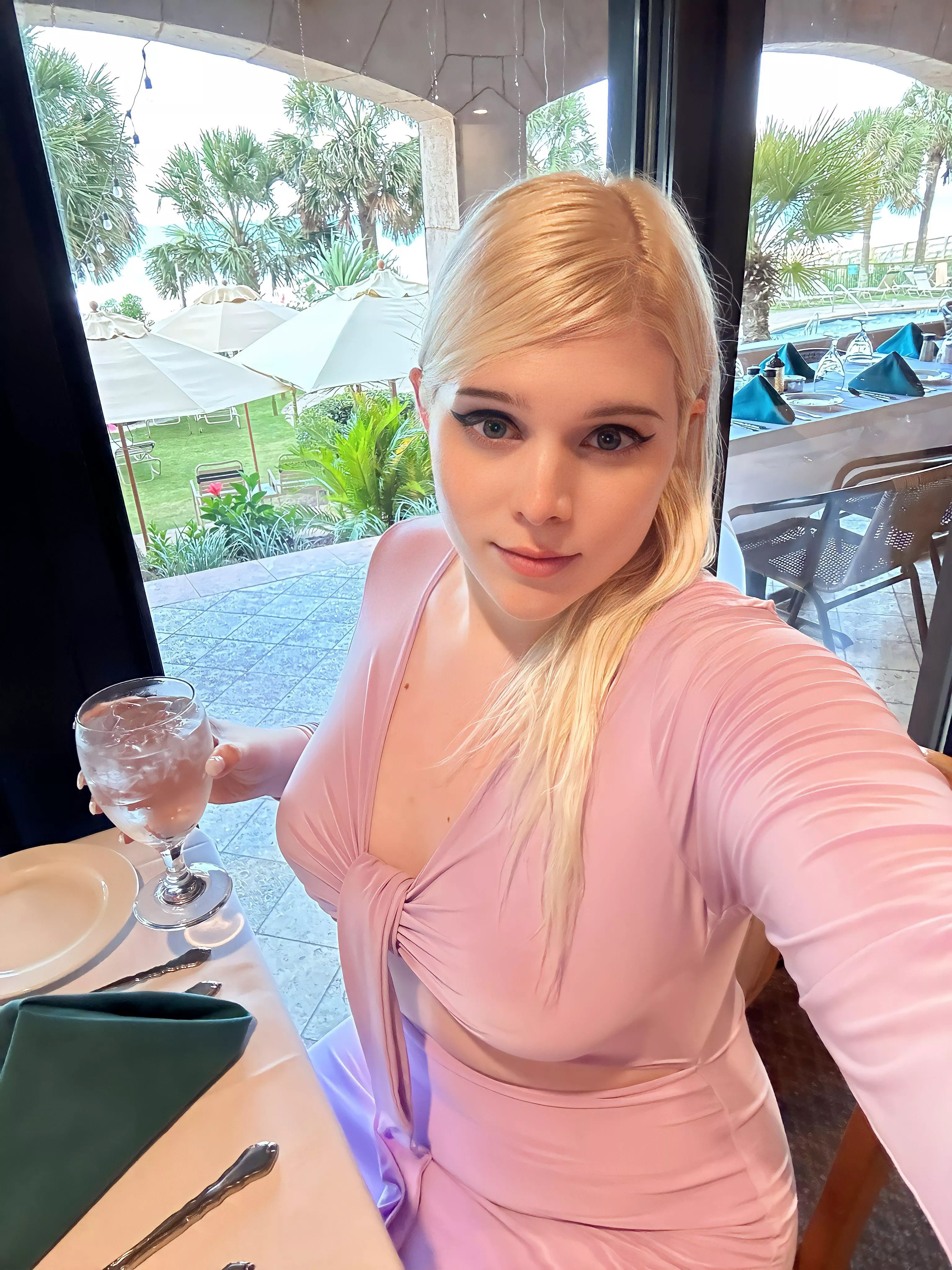 Curvy femboy appreciation? 🥰 posted by amandaraesfw