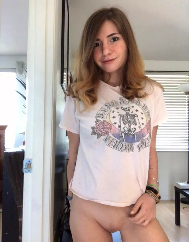 debating my hair short like this or grow it out?? posted by lil-athena