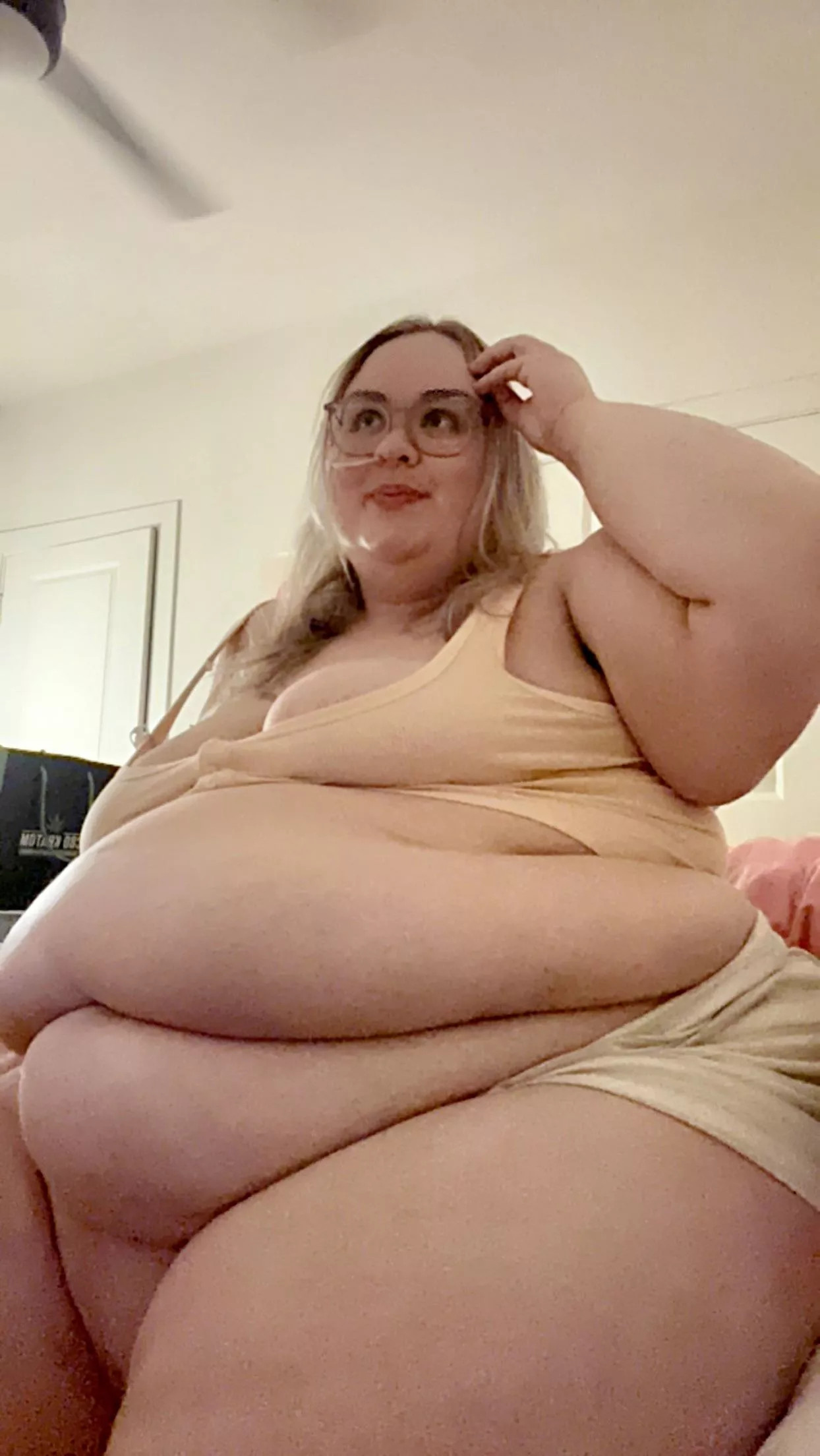 Do you like your women over 400lbs? 😋💗 posted by Blondebaebe