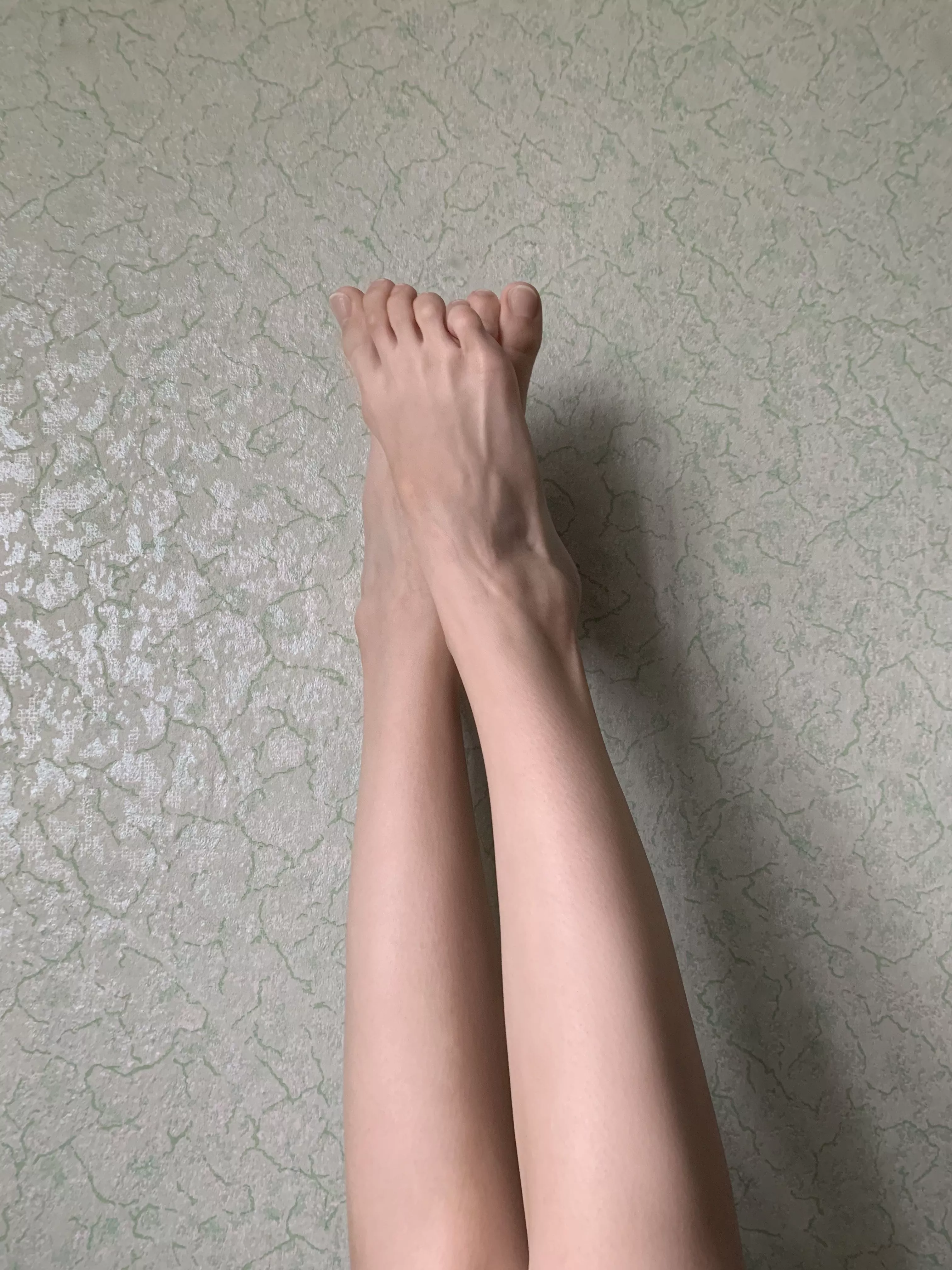 Give in to the allure of my legs. posted by thinFlop831