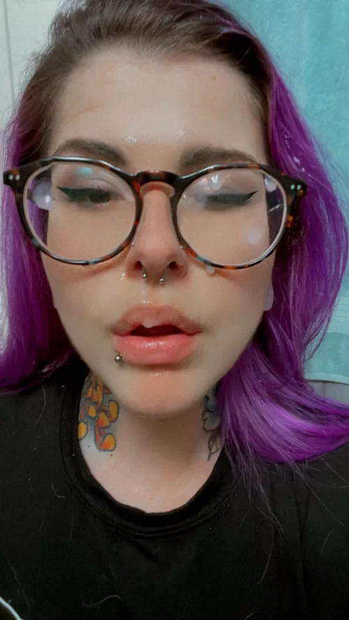 He tells me I have such a cute face to cum on. by caterina132