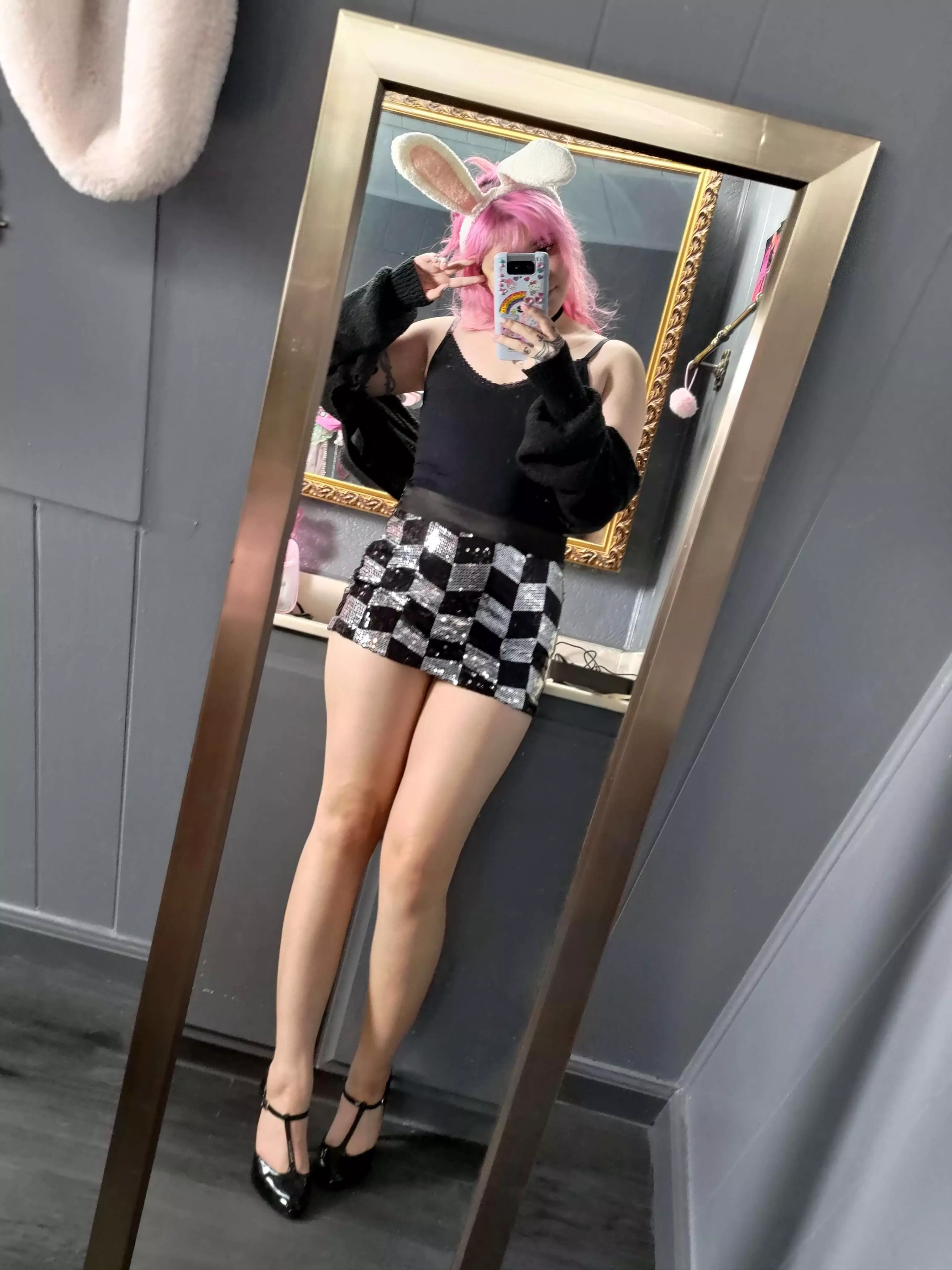 How's the outfit? :D I love this skirt~ posted by RainbowValentine