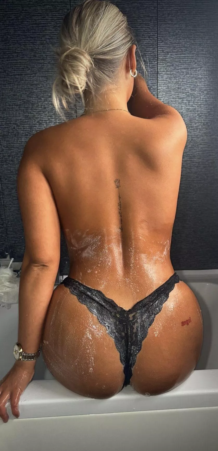 I need help taking these off they are too wet💦 posted by primaryquans