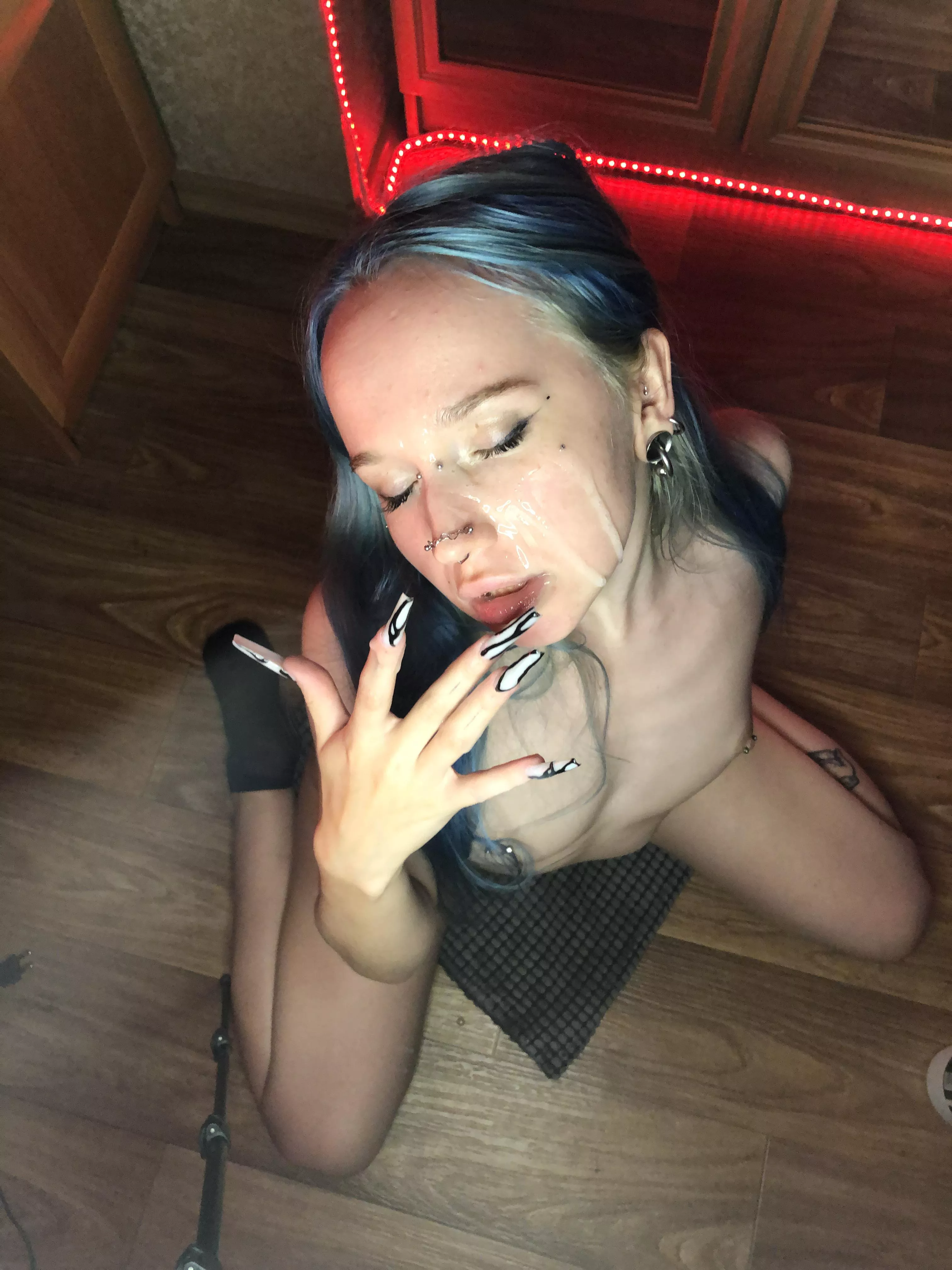 It feels great to have cum on my face. posted by Scarletty62