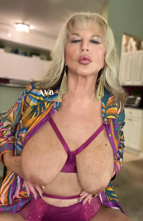 It's a GILF weekend! by AnnekeVanBuren