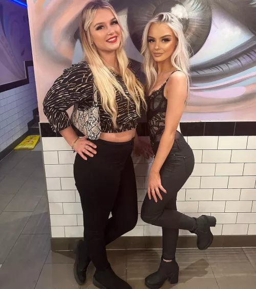 Left or right? by Jabbahut99