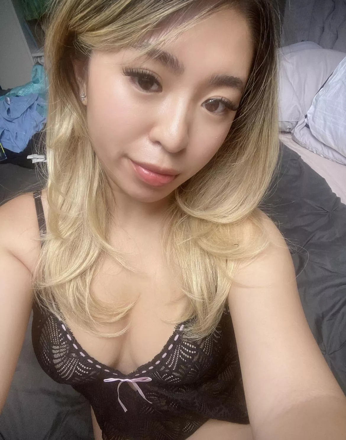 let’s play a game.. guess the colour of my nipples 🙈 bonus points for the colour of my pussy 🤭 posted by grizzle__