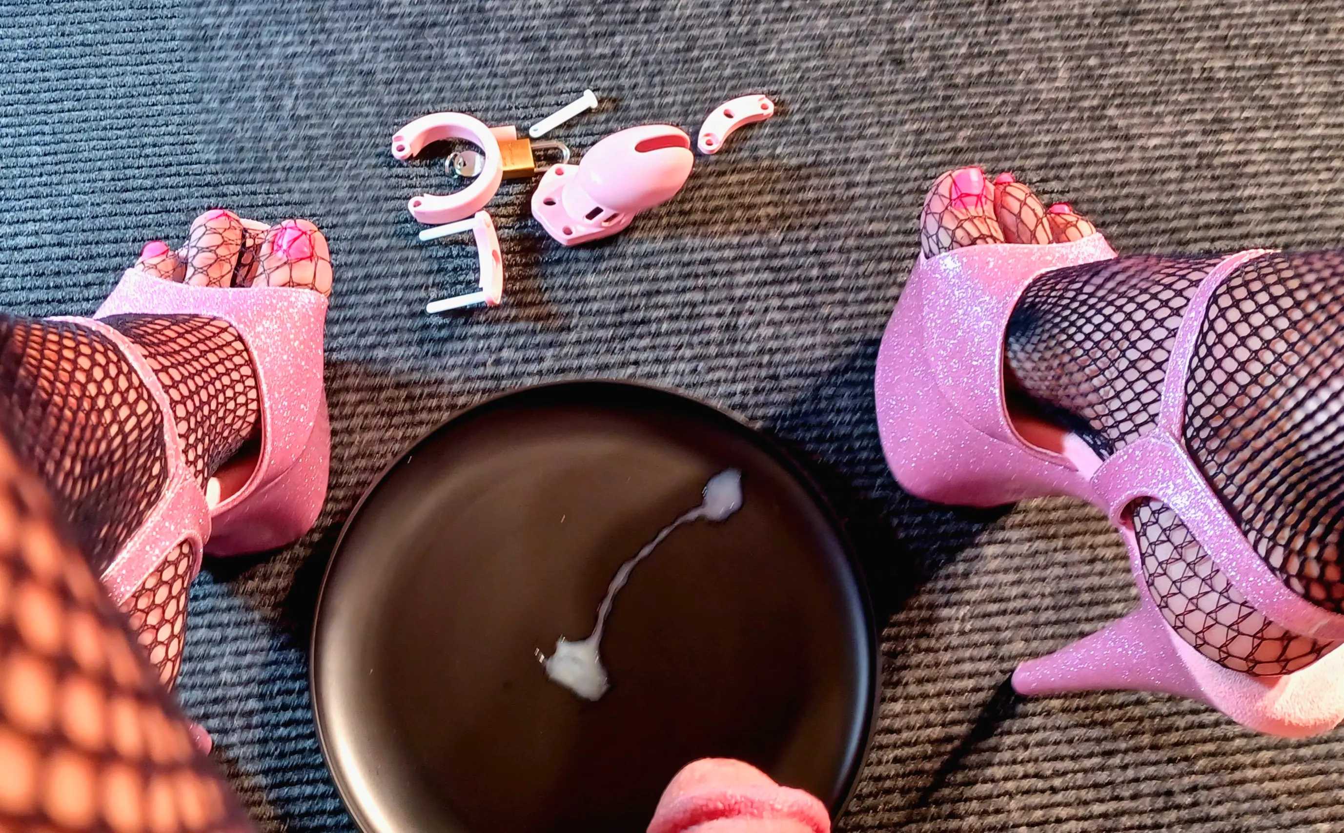 Shades of pink and creamy white. posted by SissyCuckAva