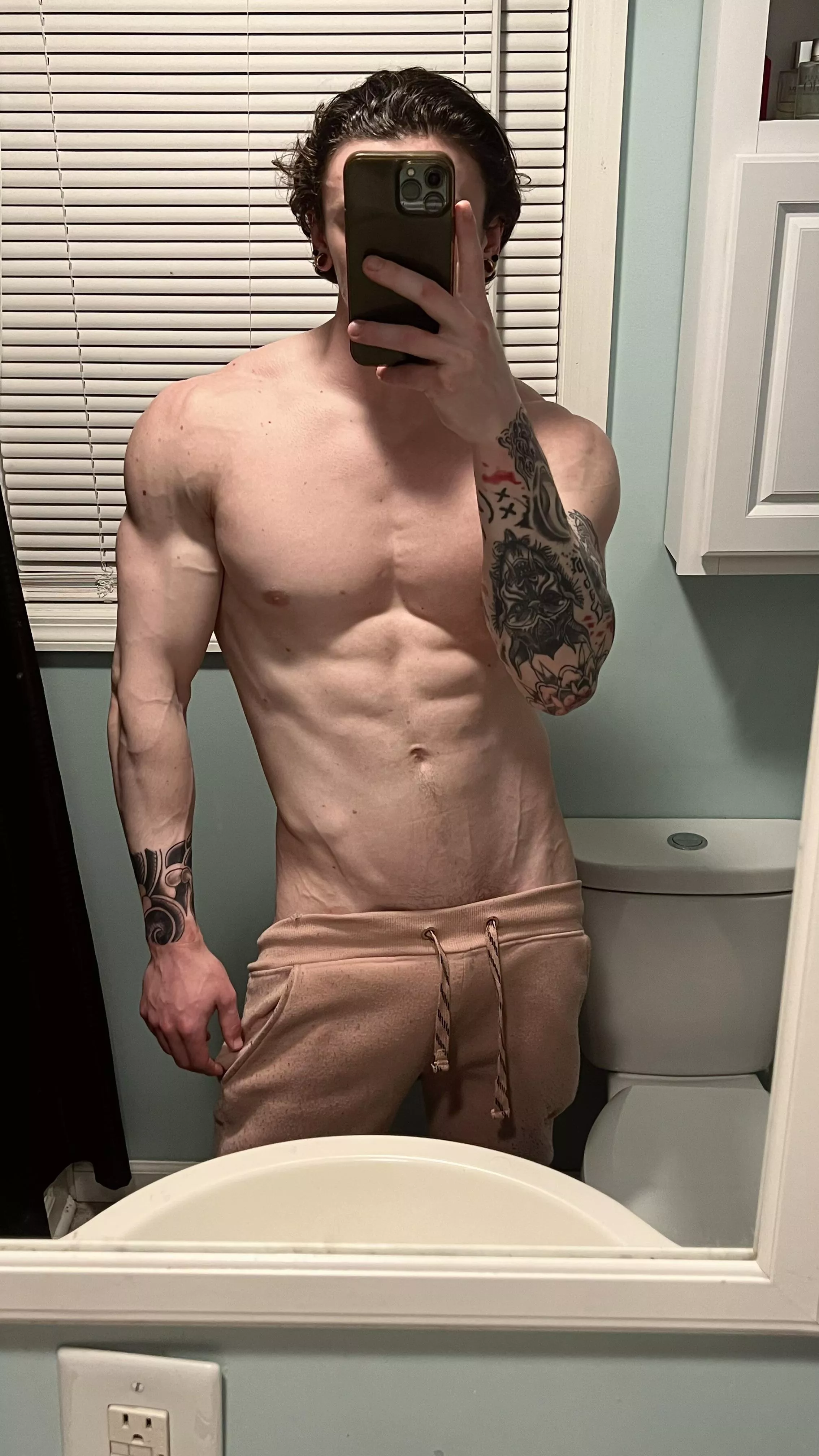 Slutty Saturday! Have fun tonight ;) posted by sadandhydrated_97