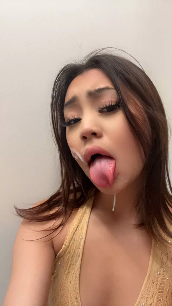 The whore is flooded with cum posted by lexibaby5